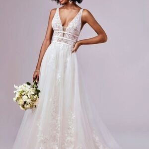 Maggie Sottero White Lace Wedding Dress